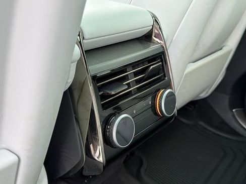 Used 2025 Land Rover Range Rover Sport SE image 23