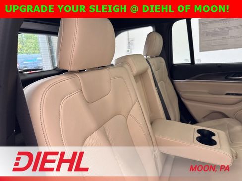 New 2025 Jeep Grand Cherokee Limited w/ Luxury Tech Group II image 12