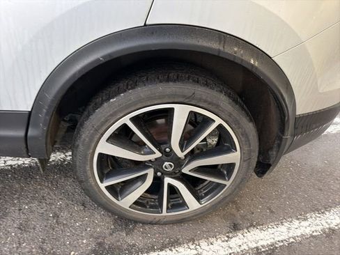 Used 2017 Nissan Rogue Sport SL w/ SL Premium Package image 16