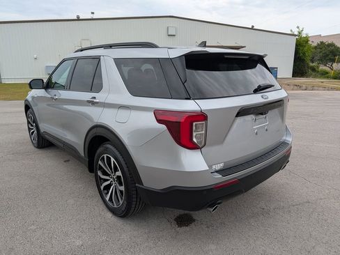 Certified 2022 Ford Explorer ST-Line RWD image 4