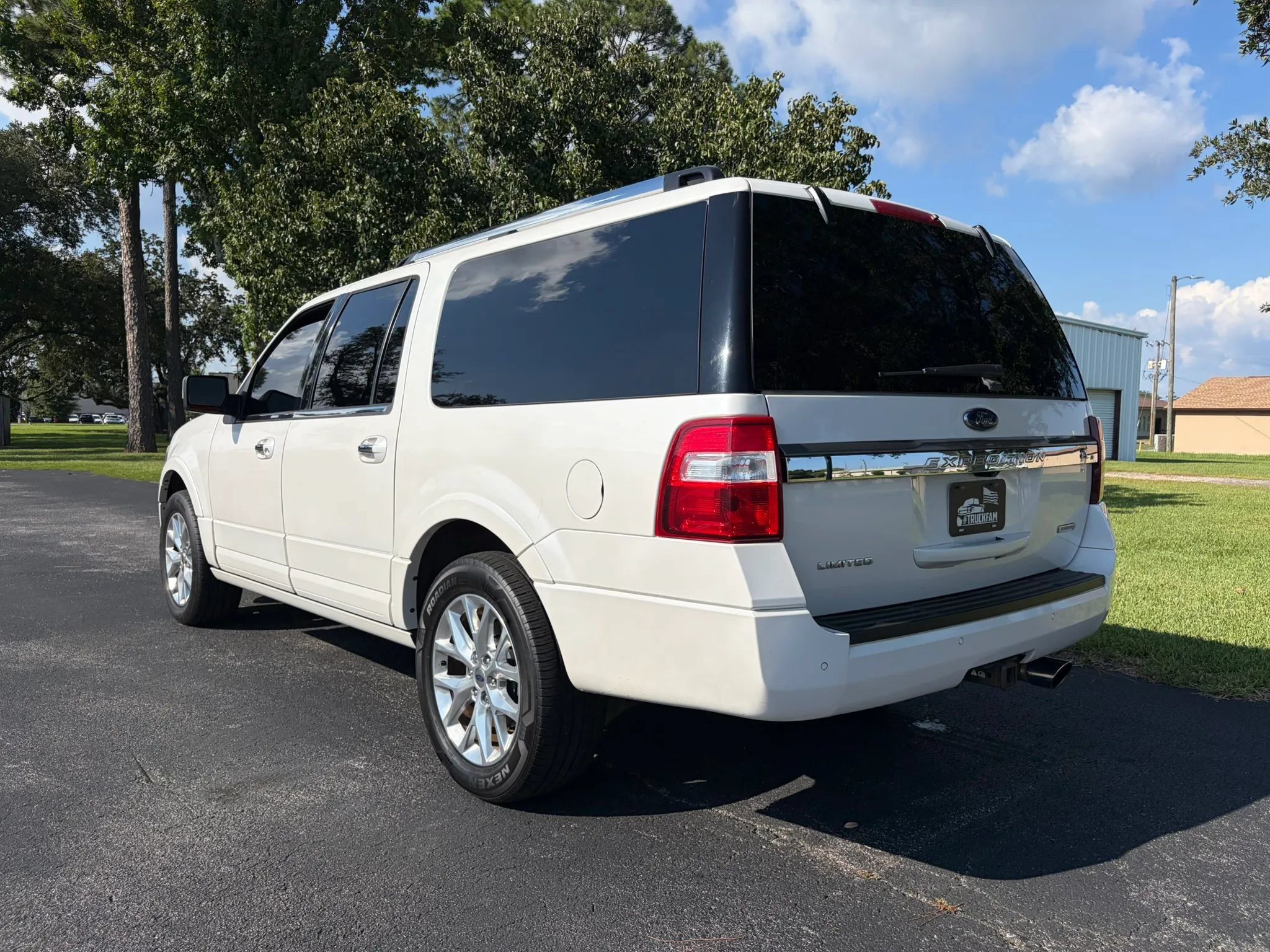 Used 2017 Ford Expedition EL Limited w/ Equipment Group 301A RWD image 5