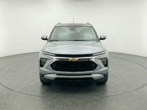 Used 2025 Chevrolet TrailBlazer LT AWD/4WD image 2