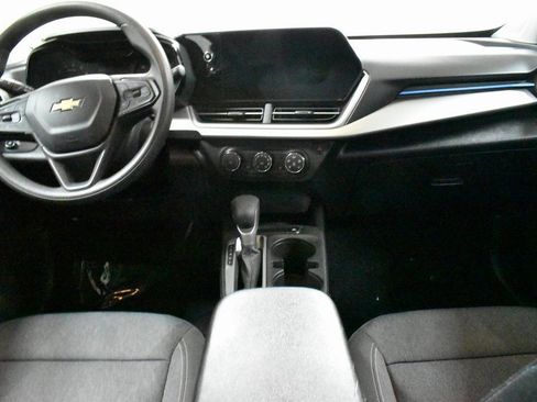 Used 2024 Chevrolet Trax LS w/ LS Convenience Package image 18