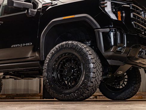 Used 2025 GMC Sierra 2500 AT4 image 16