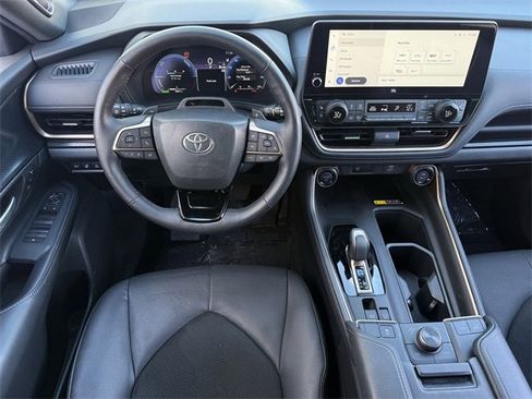 Used 2025 Toyota Grand Highlander AWD Hybrid image 12