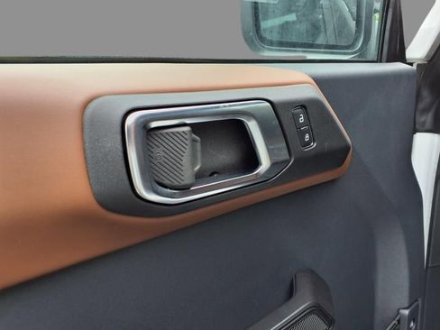 Used 2024 Ford Bronco Outer Banks image 15