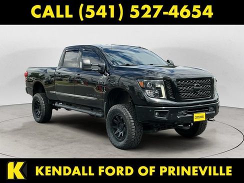 Used 2018 Nissan Titan SV w/ SV Convenience Package AWD/4WD image 3