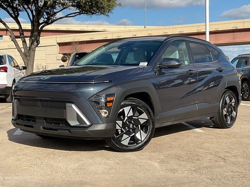 Used 2025 Hyundai Kona SEL image 2