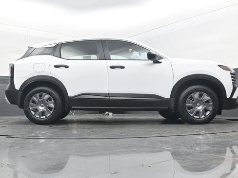 Certified 2025 Nissan Kicks S image 27
