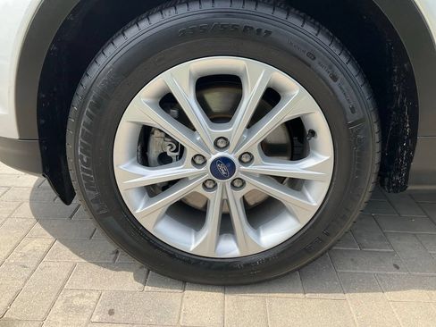 Used 2017 Ford Escape SE w/ Equipment Group 201A AWD/4WD image 40
