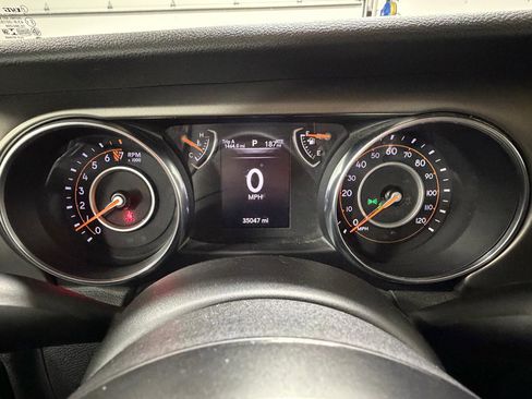 Used 2019 Jeep Wrangler Sport S image 4