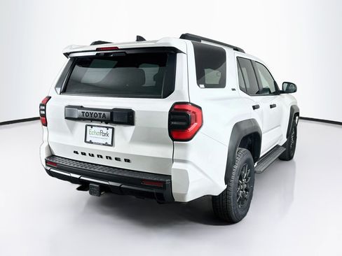 Used 2025 Toyota 4Runner SR5 AWD/4WD image 9