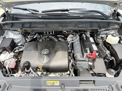 Used 2021 Toyota Highlander XLE AWD/4WD image 11