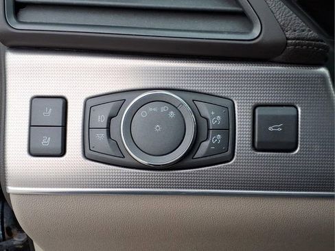 Used 2015 Lincoln MKX AWD w/ Equipment Group 101A image 18