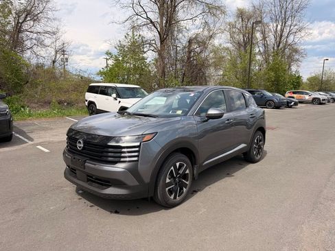 Used 2025 Nissan Kicks SV w/ Charging Package AWD/4WD image 8