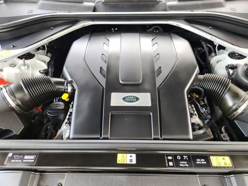 Used 2022 Land Rover Range Rover Long Wheelbase SE image 32