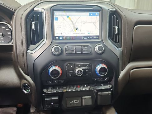 Used 2021 GMC Sierra 2500 Denali w/ Denali Ultimate Package AWD/4WD image 15