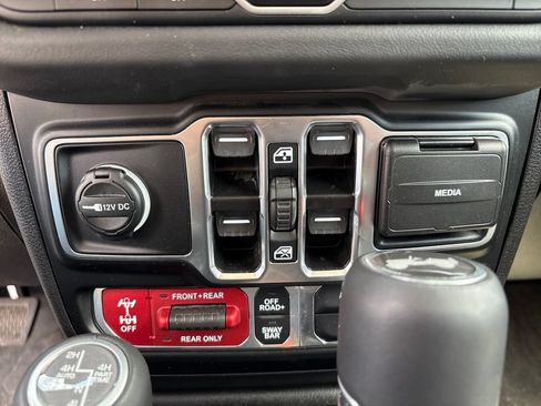 Used 2025 Jeep Wrangler Unlimited Rubicon AWD/4WD image 22