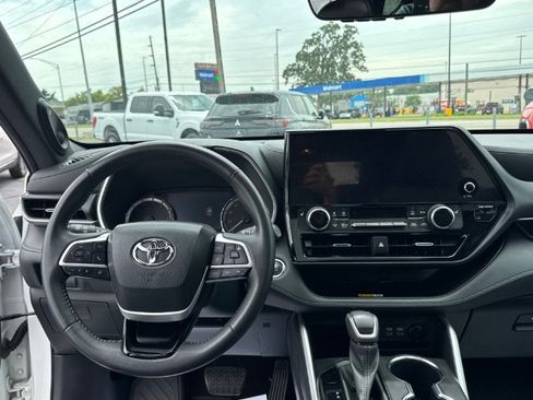Used 2023 Toyota Highlander XSE AWD/4WD image 13