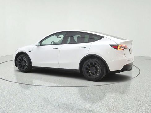 Used 2023 Tesla Model Y Long Range AWD/4WD image 7