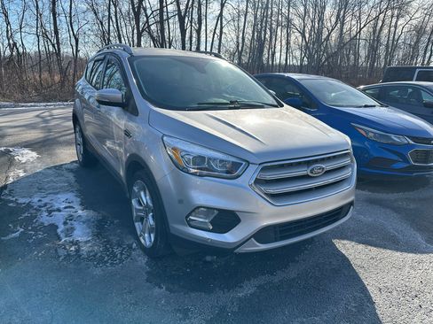 Used 2019 Ford Escape Titanium image 3