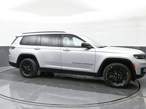 Used 2024 Jeep Grand Cherokee L Laredo AWD/4WD image 4