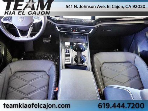 Used 2024 Volkswagen Atlas Cross Sport SE FWD image 20