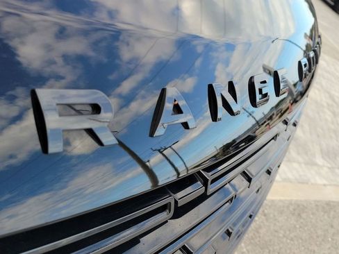 Used 2025 Land Rover Range Rover SE image 9