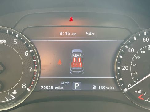 Used 2022 Nissan Armada SL w/ Captain's Chairs Package image 15