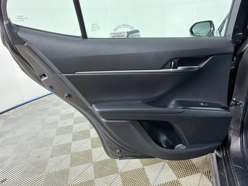 Used 2019 Toyota Camry SE image 21