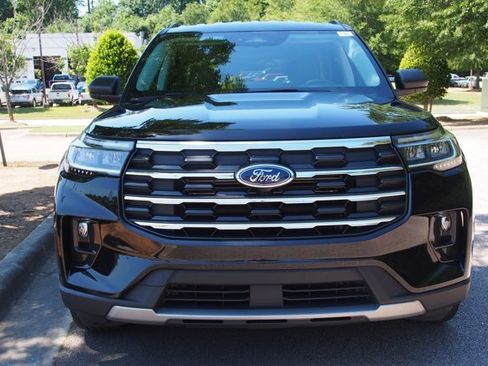 Certified 2025 Ford Explorer Active w/ Active Comfort Package AWD/4WD image 2