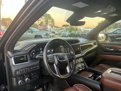 Used 2024 GMC Yukon XL Denali Ultimate image 10