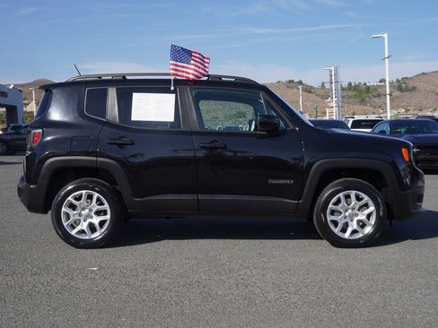 Used 2017 Jeep Renegade Latitude AWD/4WD image 3