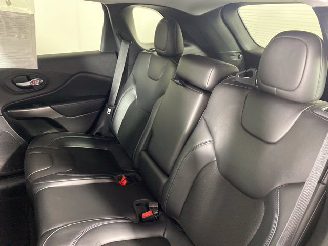 Used 2019 Jeep Cherokee Latitude Plus w/ Cold Weather Group AWD/4WD image 32