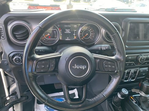 Used 2021 Jeep Gladiator Sport image 14