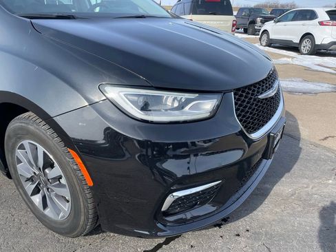 Used 2024 Chrysler Pacifica Limited FWD image 28