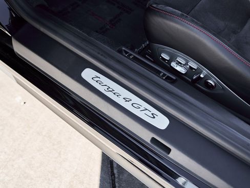 Used 2019 Porsche 911 Targa 4 GTS image 32