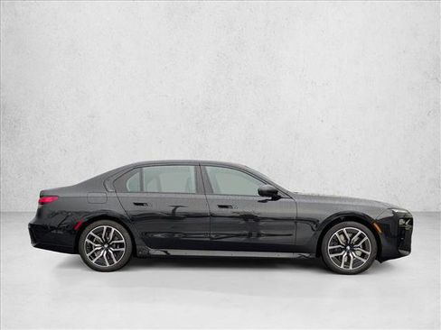 Used 2024 BMW 740i w/ Executive Package image 4