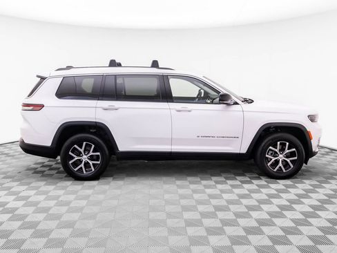 Used 2023 Jeep Grand Cherokee L Limited AWD/4WD image 7