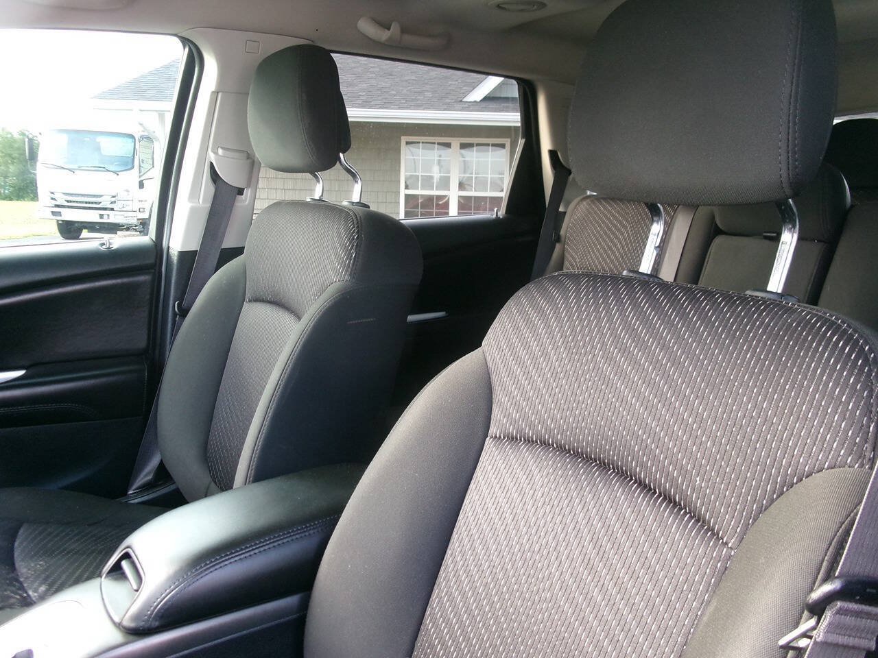 Used 2019 Dodge Journey SE FWD image 13