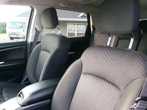 Used 2019 Dodge Journey SE FWD image 13