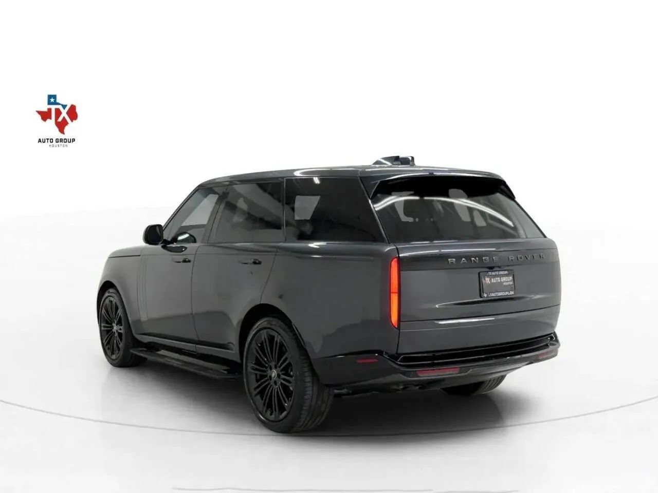 Used 2024 Land Rover Range Rover SE AWD/4WD image 4