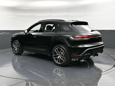 Certified 2026 Porsche Macan AWD/4WD image 3