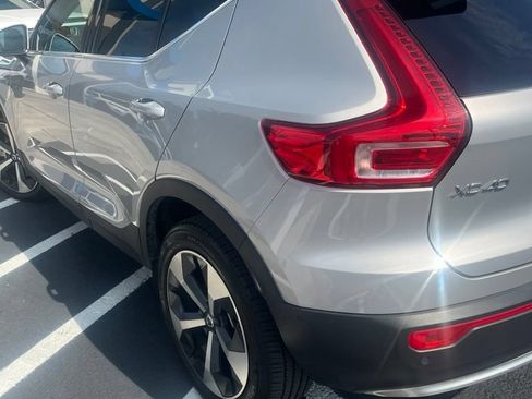 Used 2023 Volvo XC40 B4 Plus w/ Driver Assist Package FWD image 3
