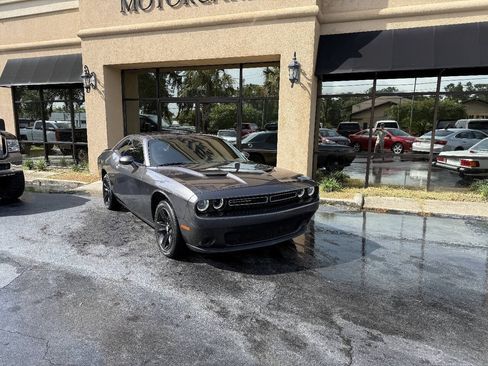 Used 2020 Dodge Challenger SXT RWD image 2