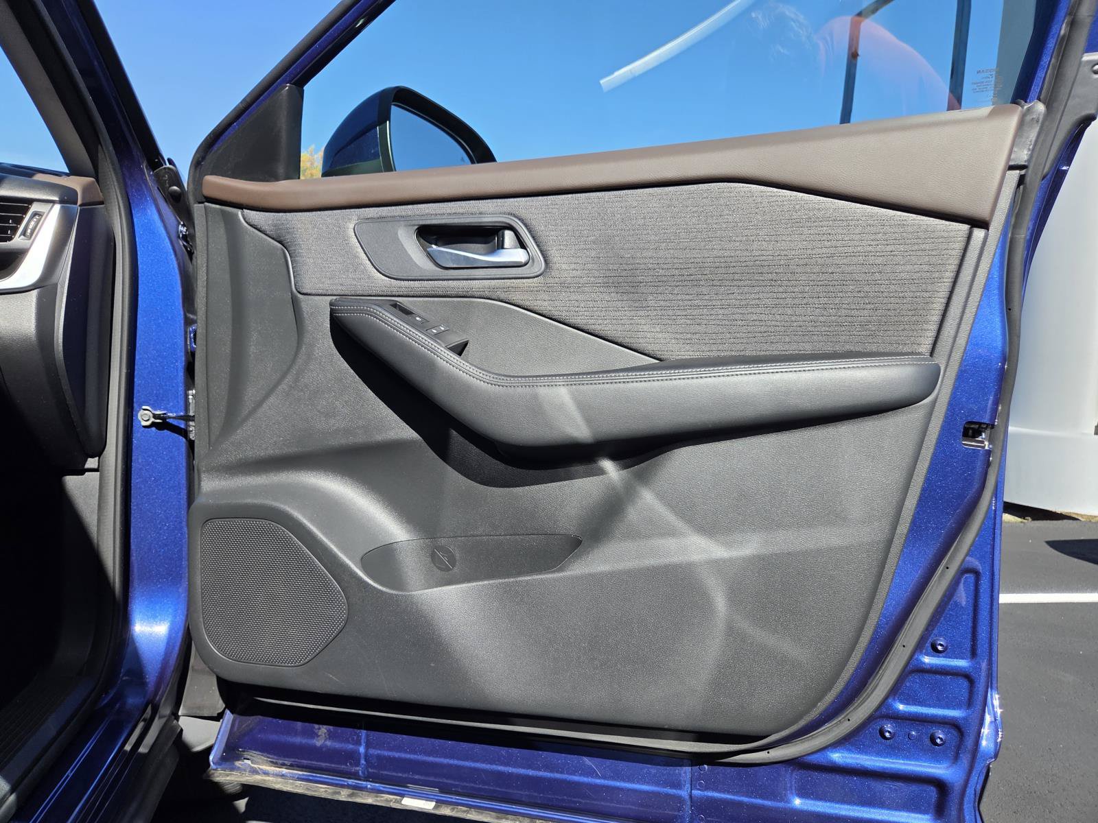 Used 2023 Nissan Rogue SV FWD image 22
