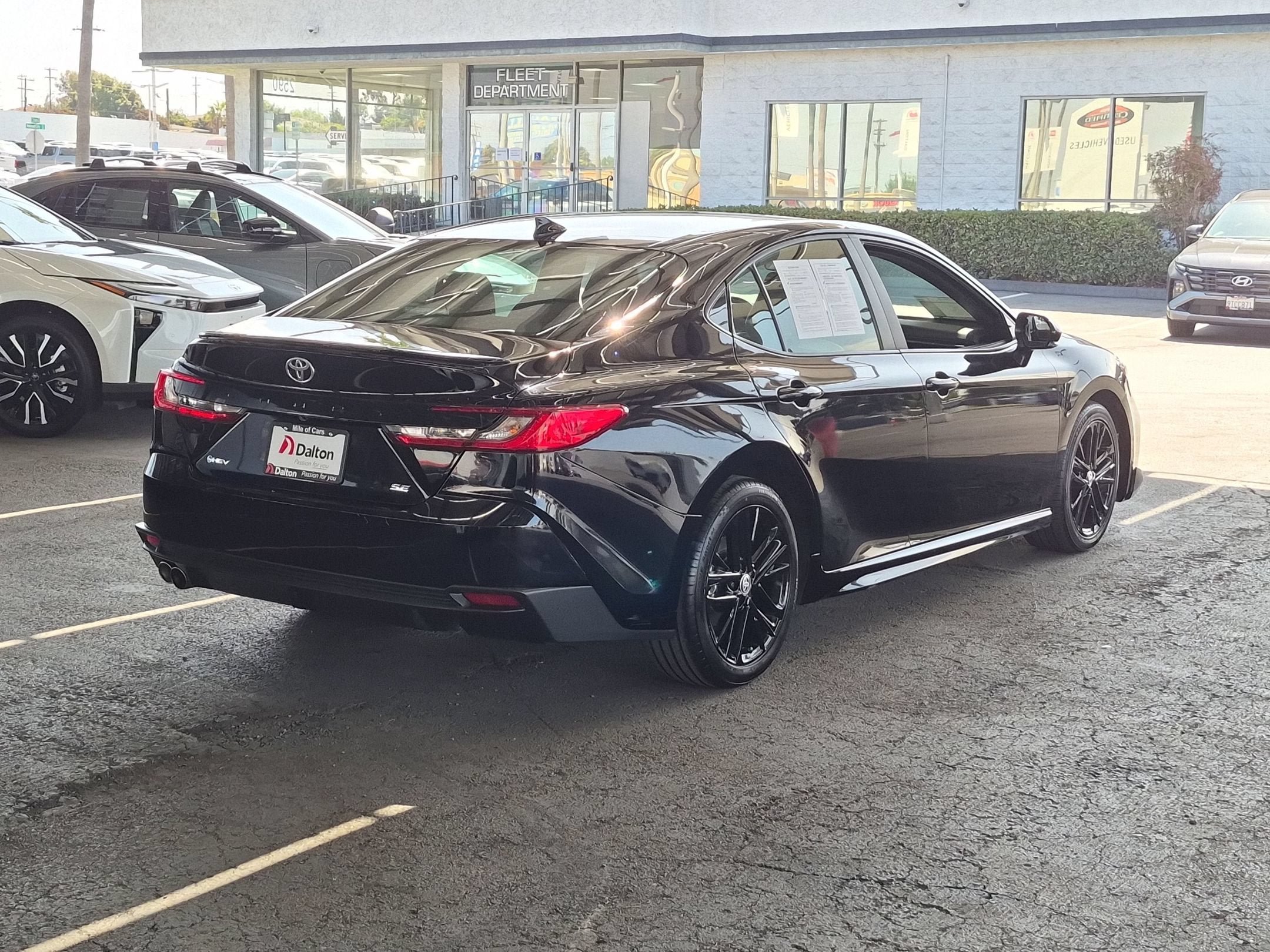 Used 2025 Toyota Camry SE FWD image 8