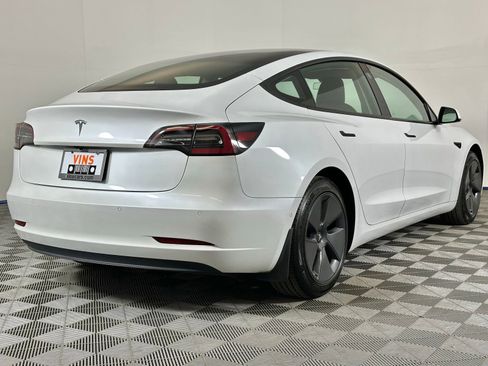 Used 2021 Tesla Model 3 Standard Range Plus image 4