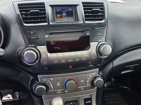 Used 2012 Toyota Highlander SE w/ Convenience Pkg AWD/4WD image 22