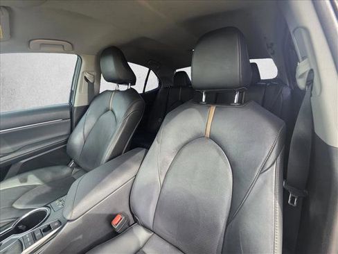 Used 2020 Toyota Camry XLE image 13